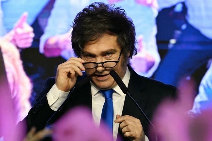 Montagem compartilhada por Javier Milei que ironiza Lula após debate