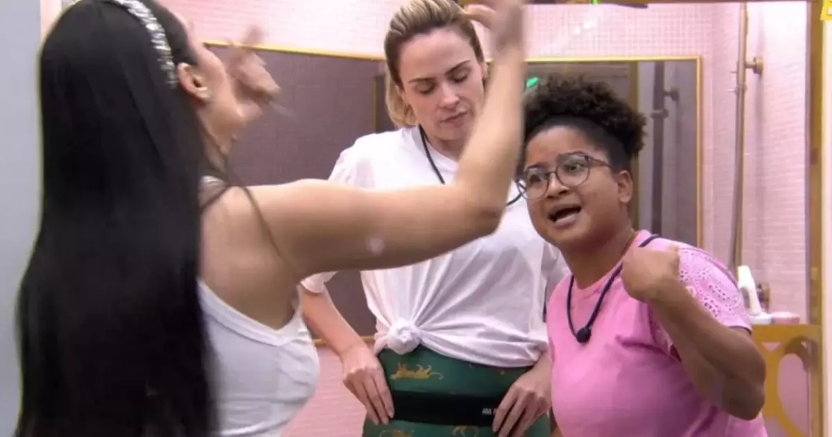 Participantes do BBB26 conversam durante o Castigo do Monstro