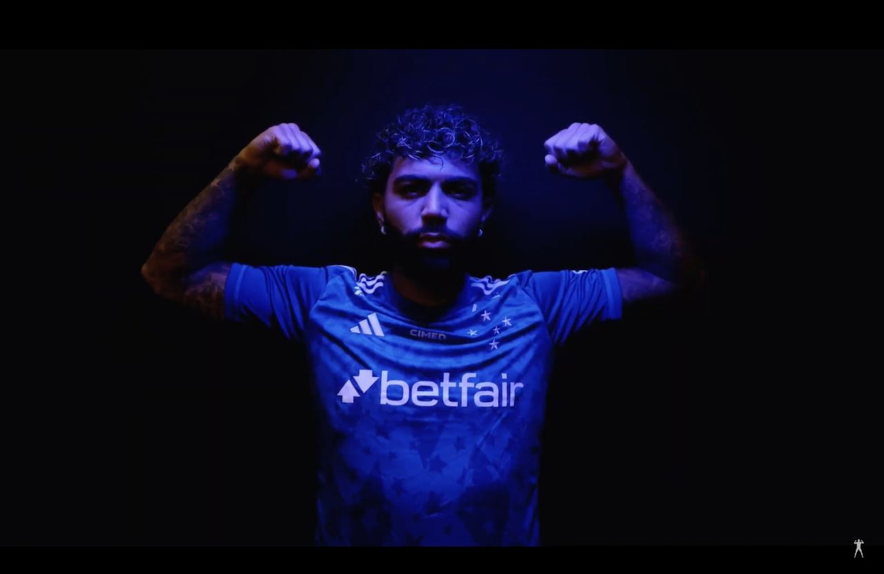 Gabigol com camisa do Cruzeiro