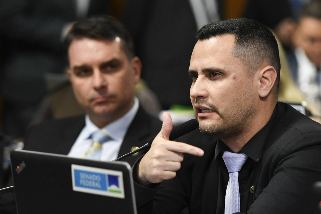 Flávio Bolsonaro em evento político