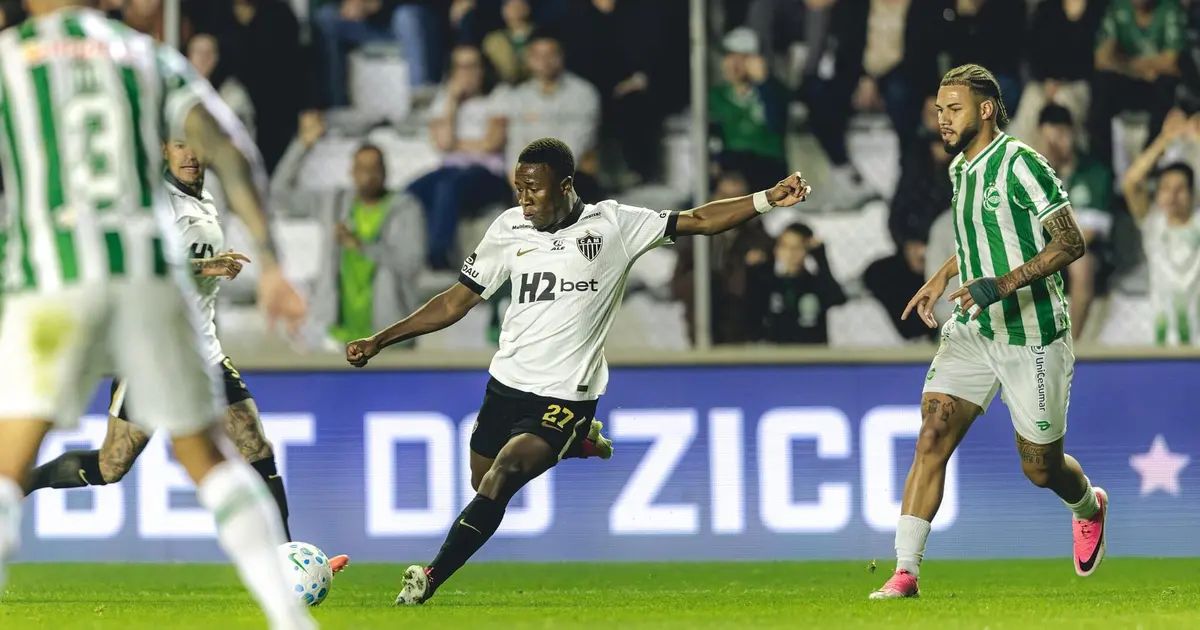 Alan Minda comemora o gol da vitória do Atlético-MG sobre o Juventude