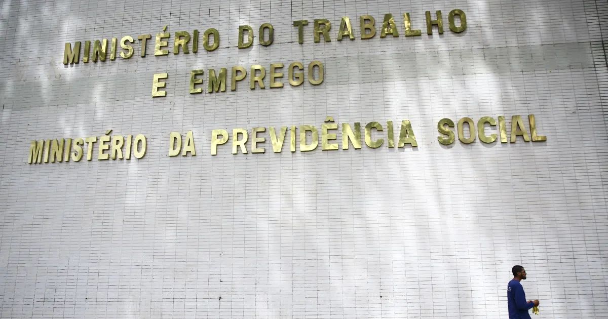 Auditores do Ministério do Trabalho em fiscalização documental sobre PAT