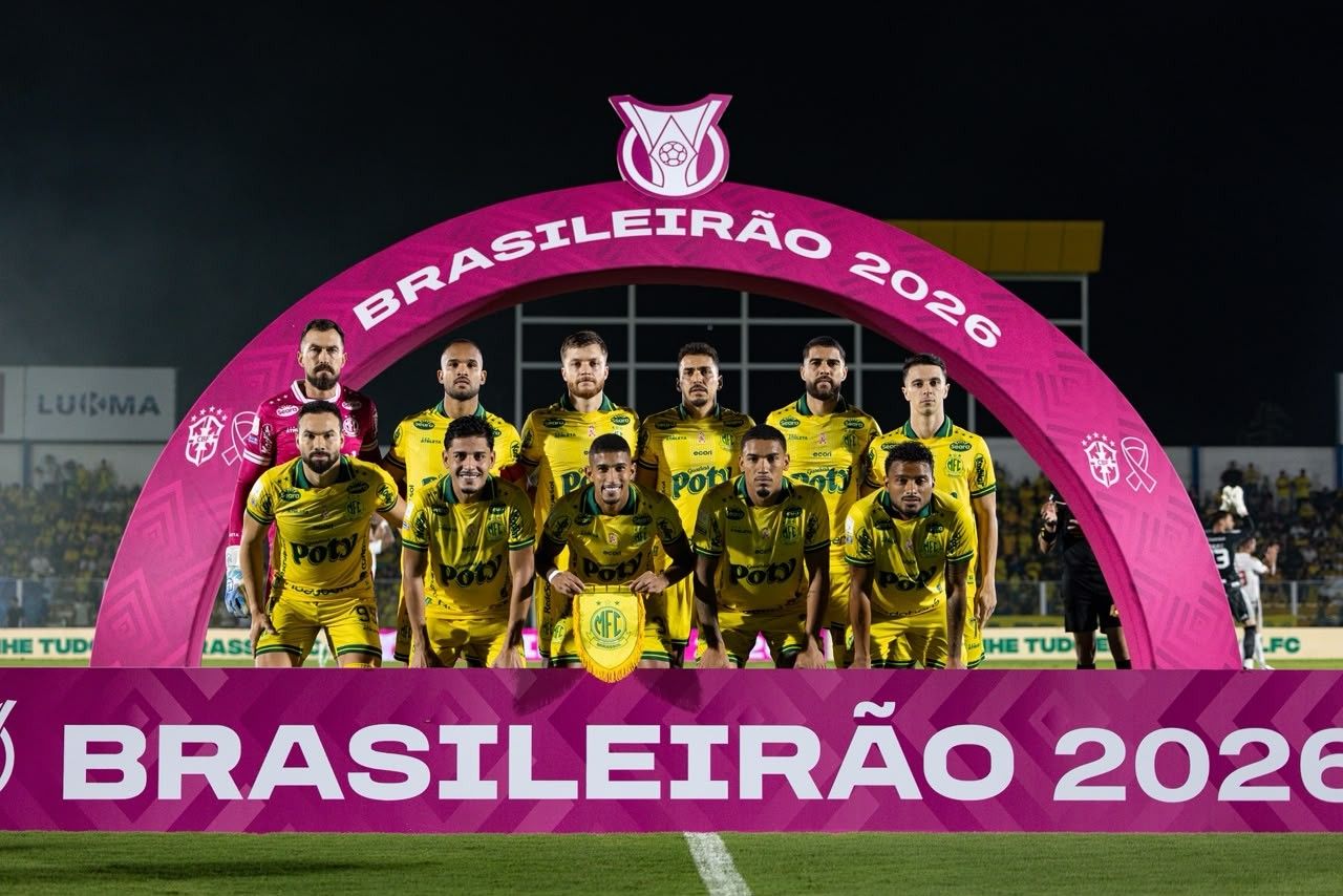 Jogadores do Mirassol comemoram gol contra o Internacional