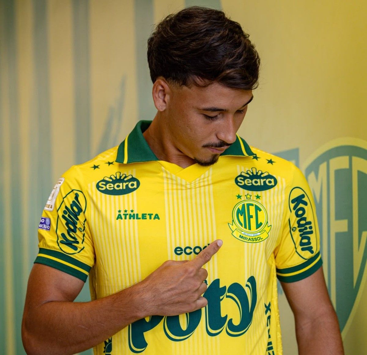 Japa com a camisa do Mirassol após acerto
