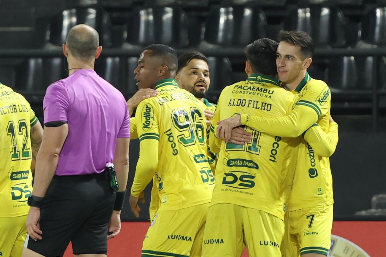 Shaylon comemora gol pelo Mirassol