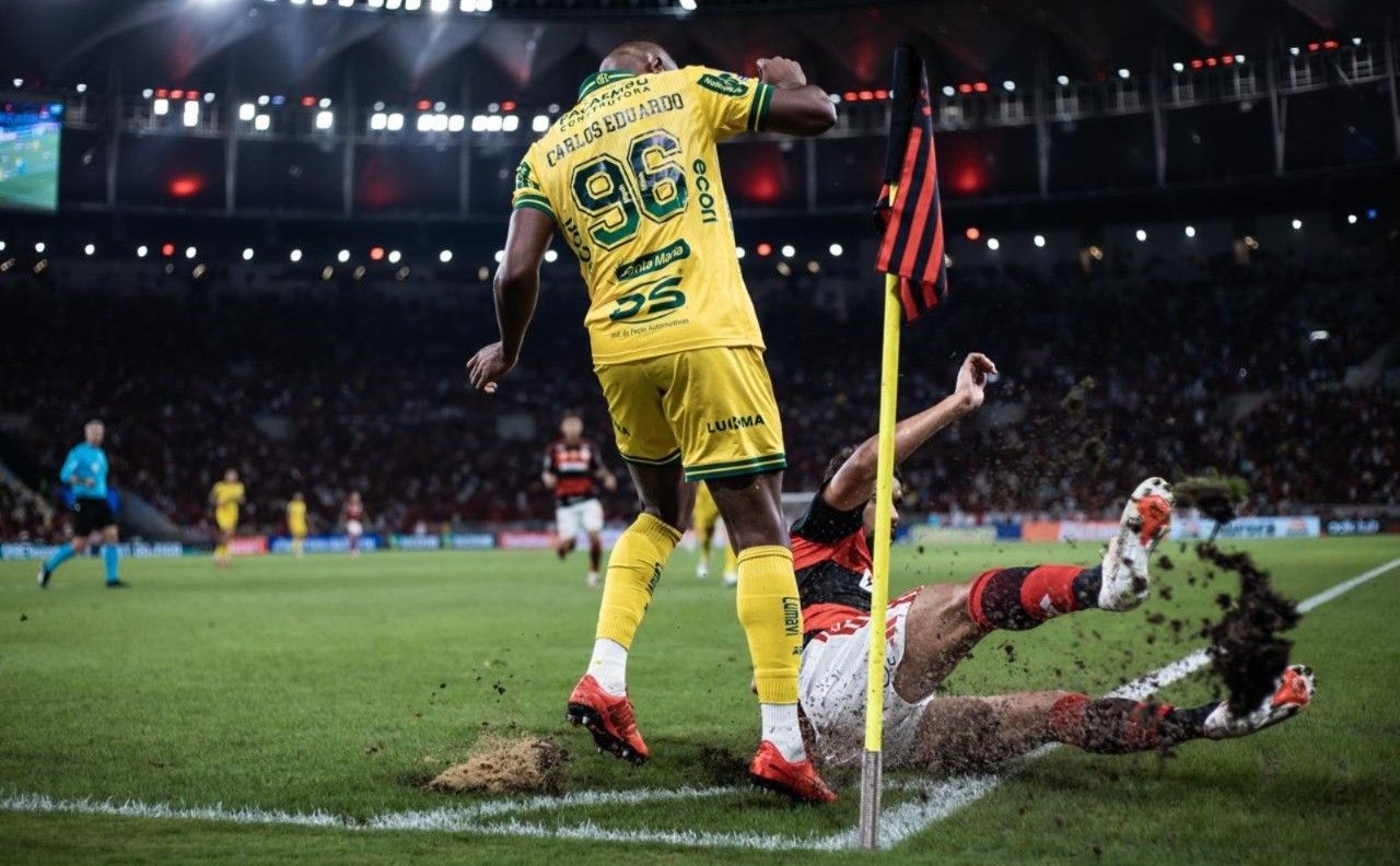 Jogadores do Mirassol em ação no Maracanã