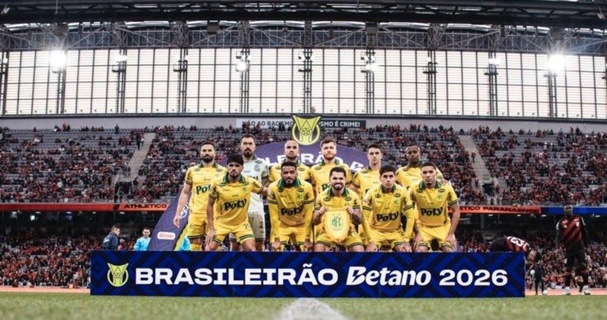Time do Mirassol antes da partida contra o Athletico-PR