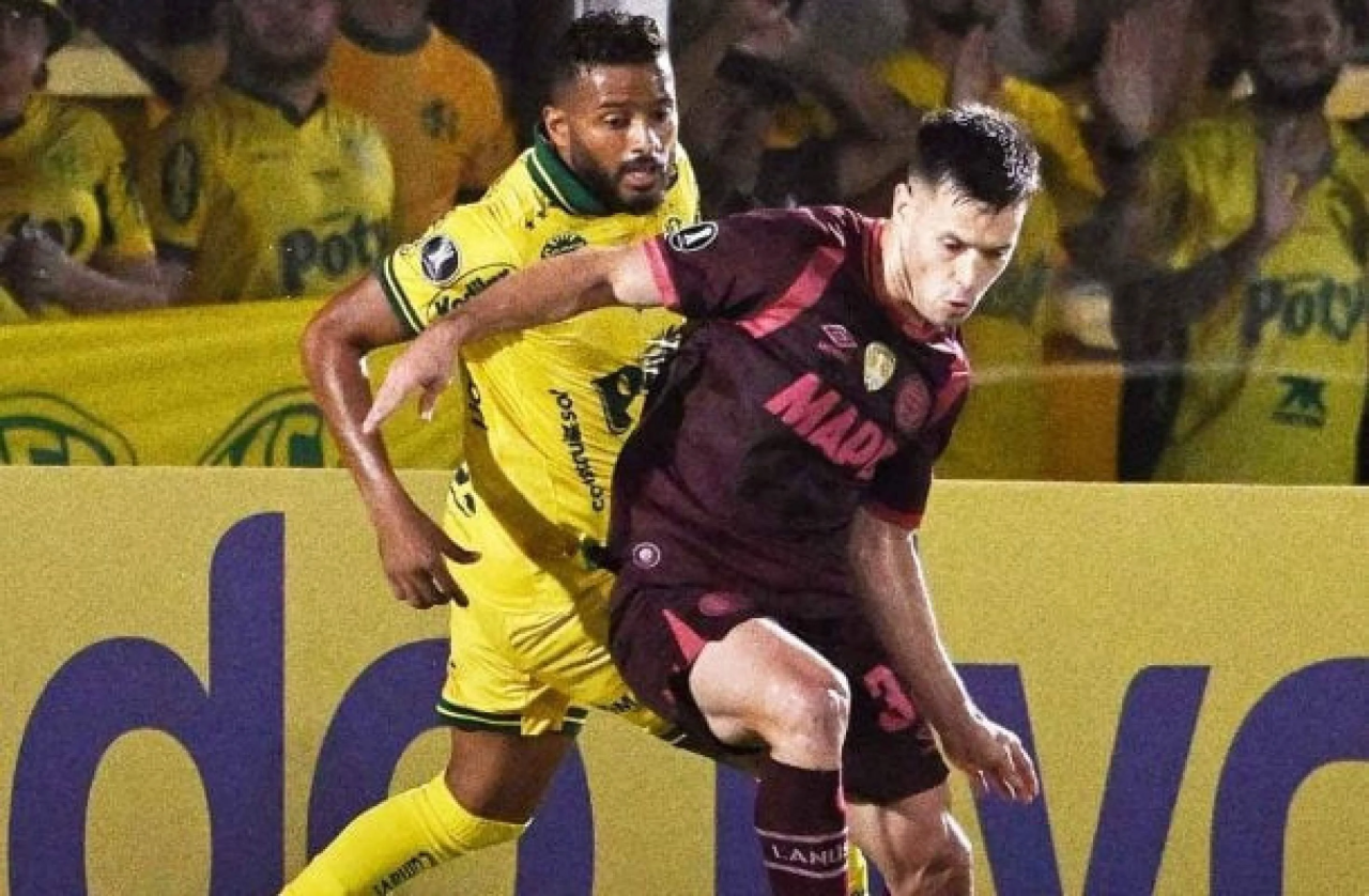 Jogadores do Mirassol comemoram no Estádio José Campos Maia