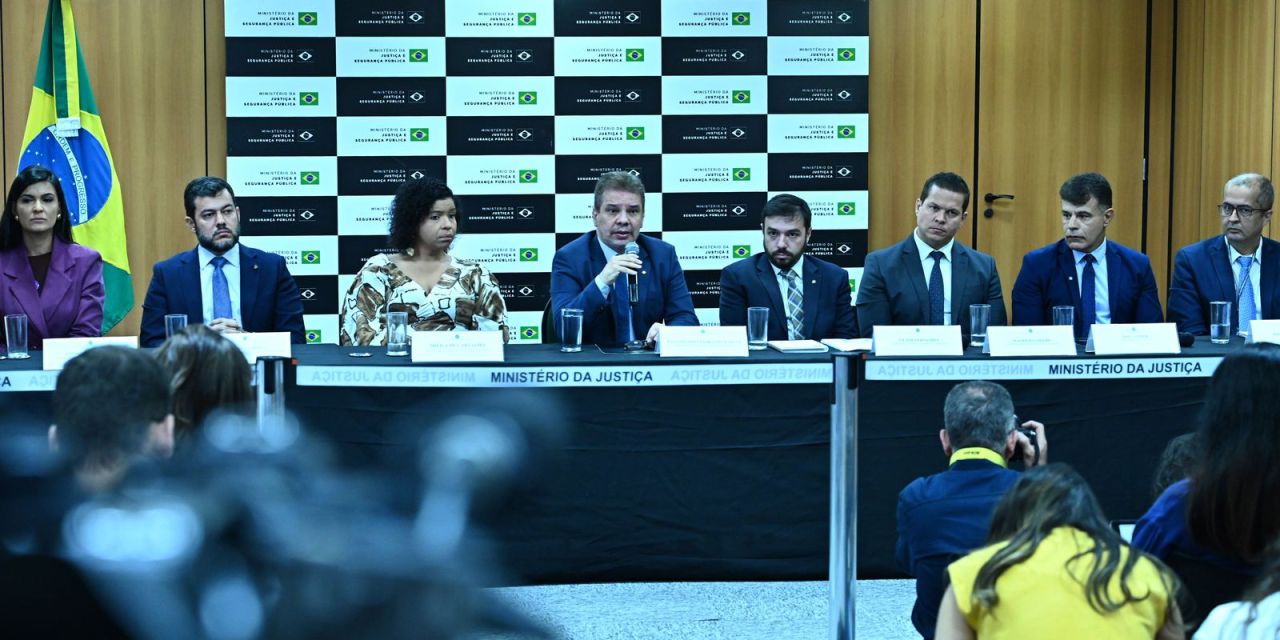 Coletiva da Polícia Civil e Ministério da Justiça sobre operação em Brasília