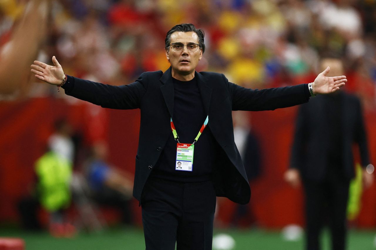 Vincenzo Montella em coletiva de imprensa