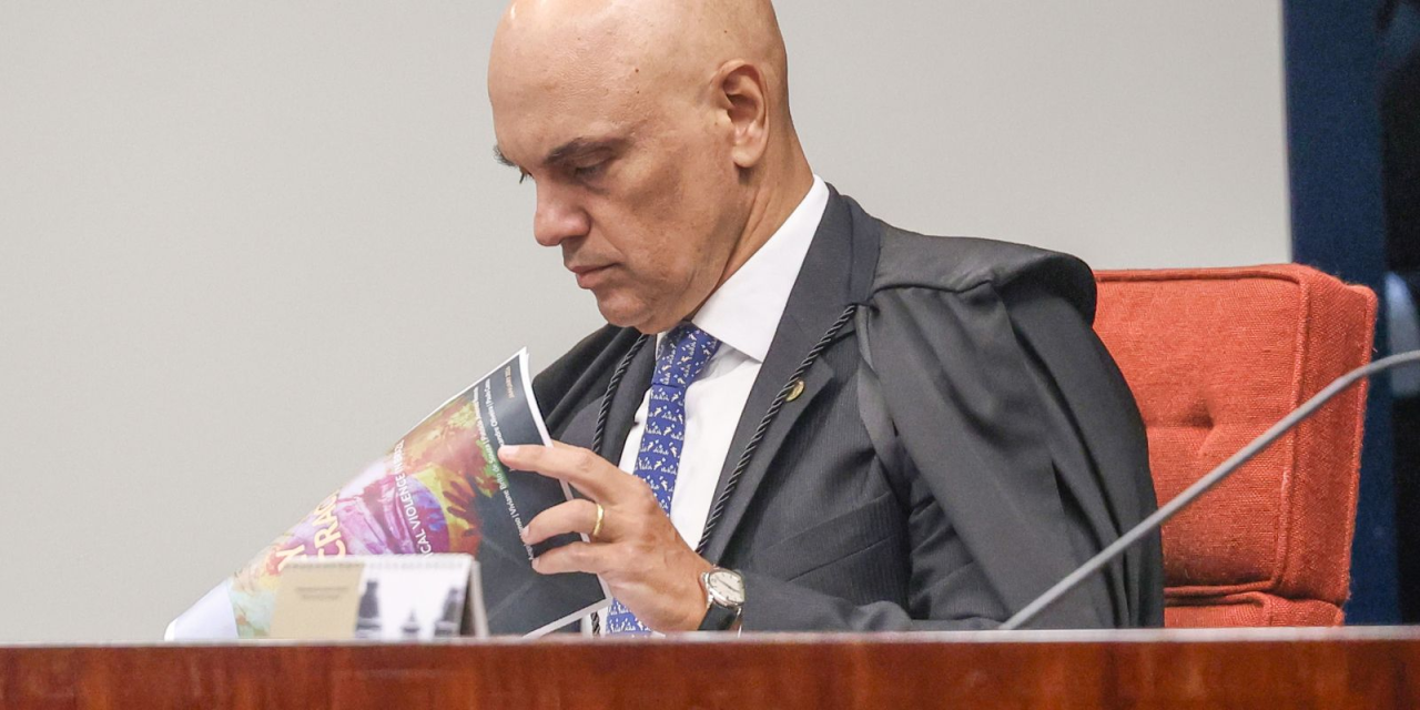 Ministro Alexandre de Moraes no gabinete