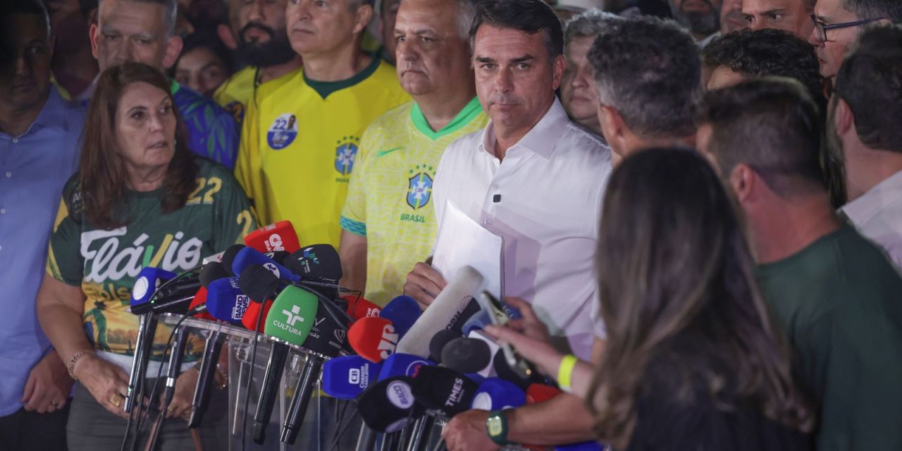 Ministro Alexandre de Moraes e senador Flávio Bolsonaro