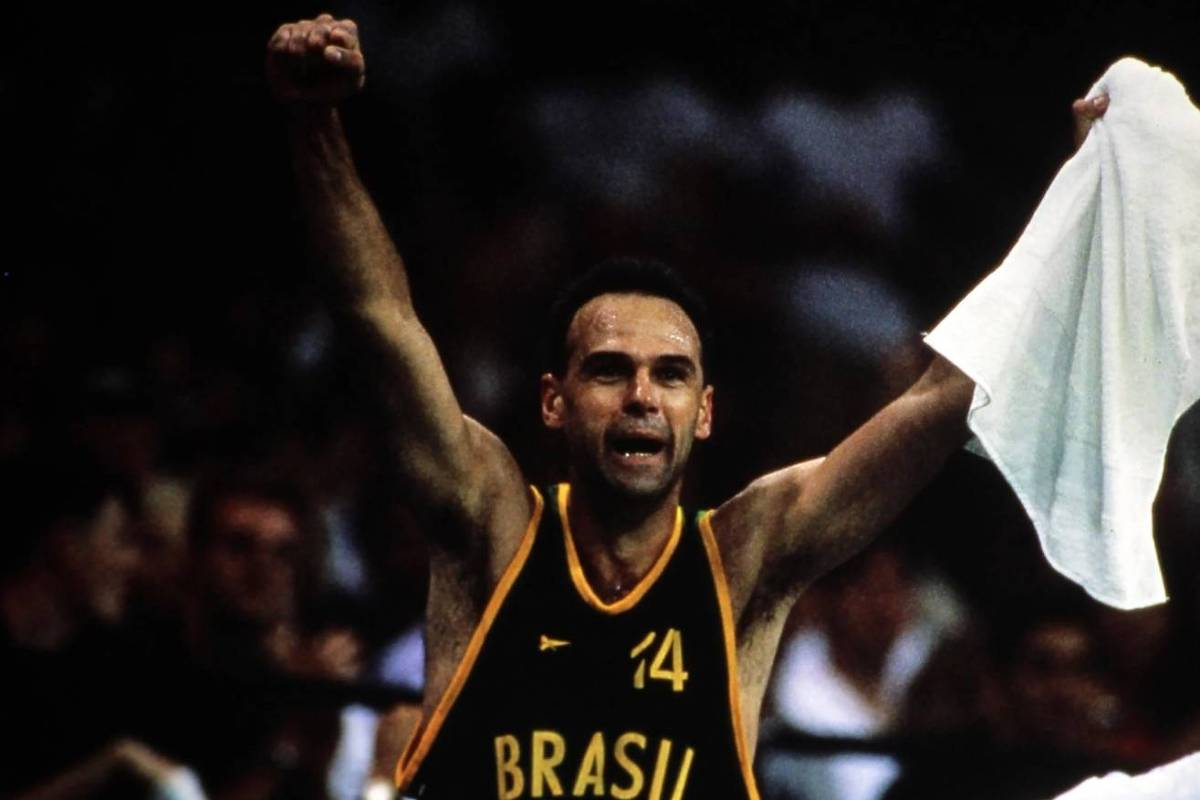 Oscar Schmidt em ação em quadra