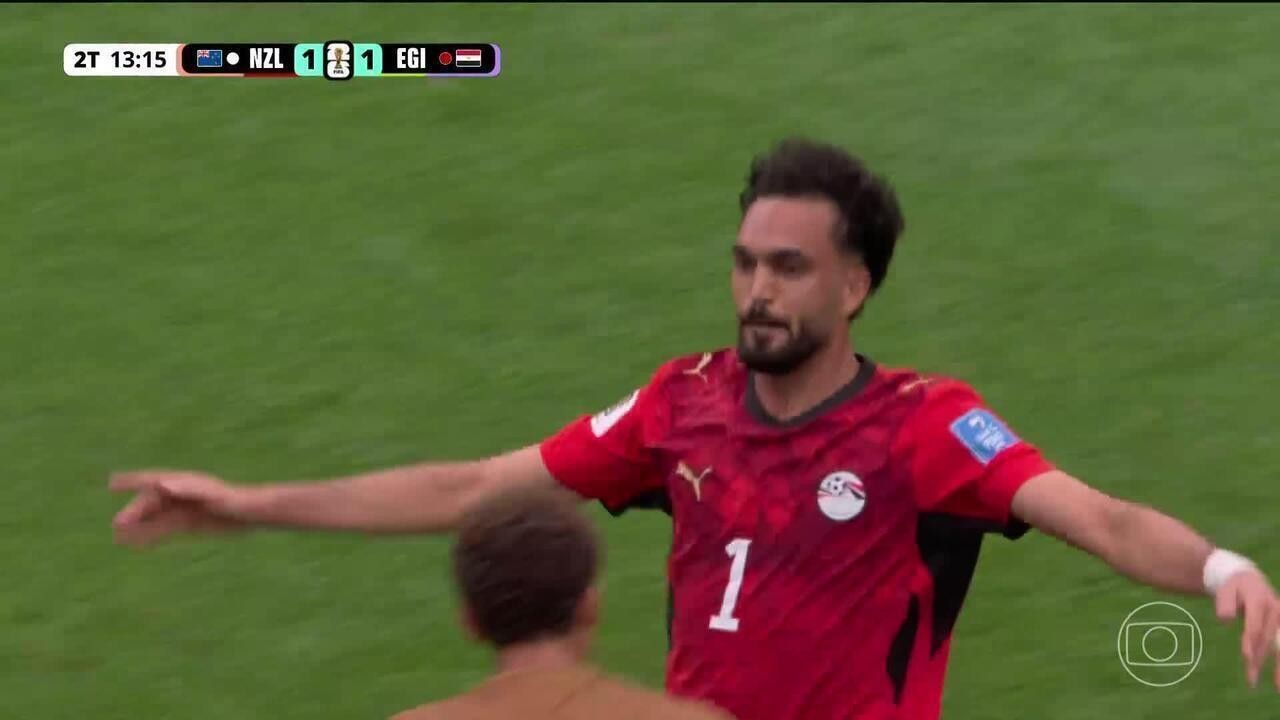 Mostafa Ziko comemora gol de cabeça contra a Nova Zelândia