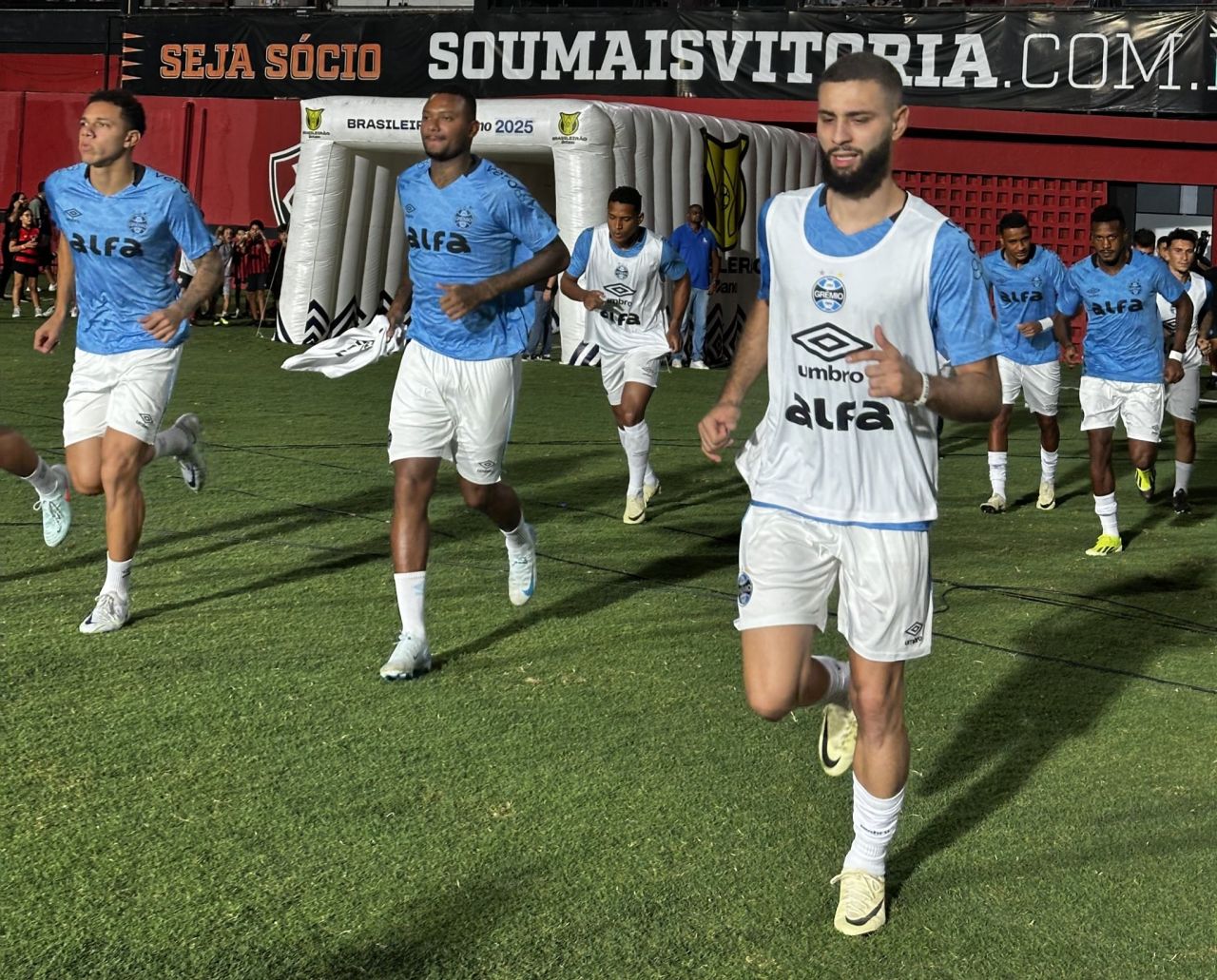 Wagner Leonardo em ação no Barradão