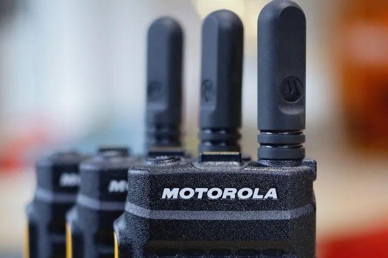 Operador com sistema antidrones EnforceAir