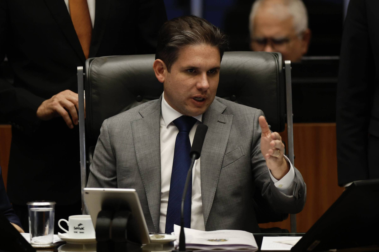 Hugo Motta durante sessão na Câmara