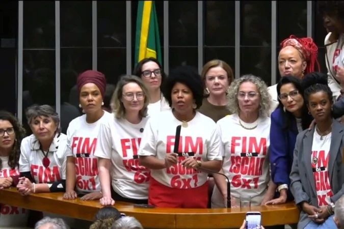 Presidente da Câmara Hugo Motta presidindo sessão
