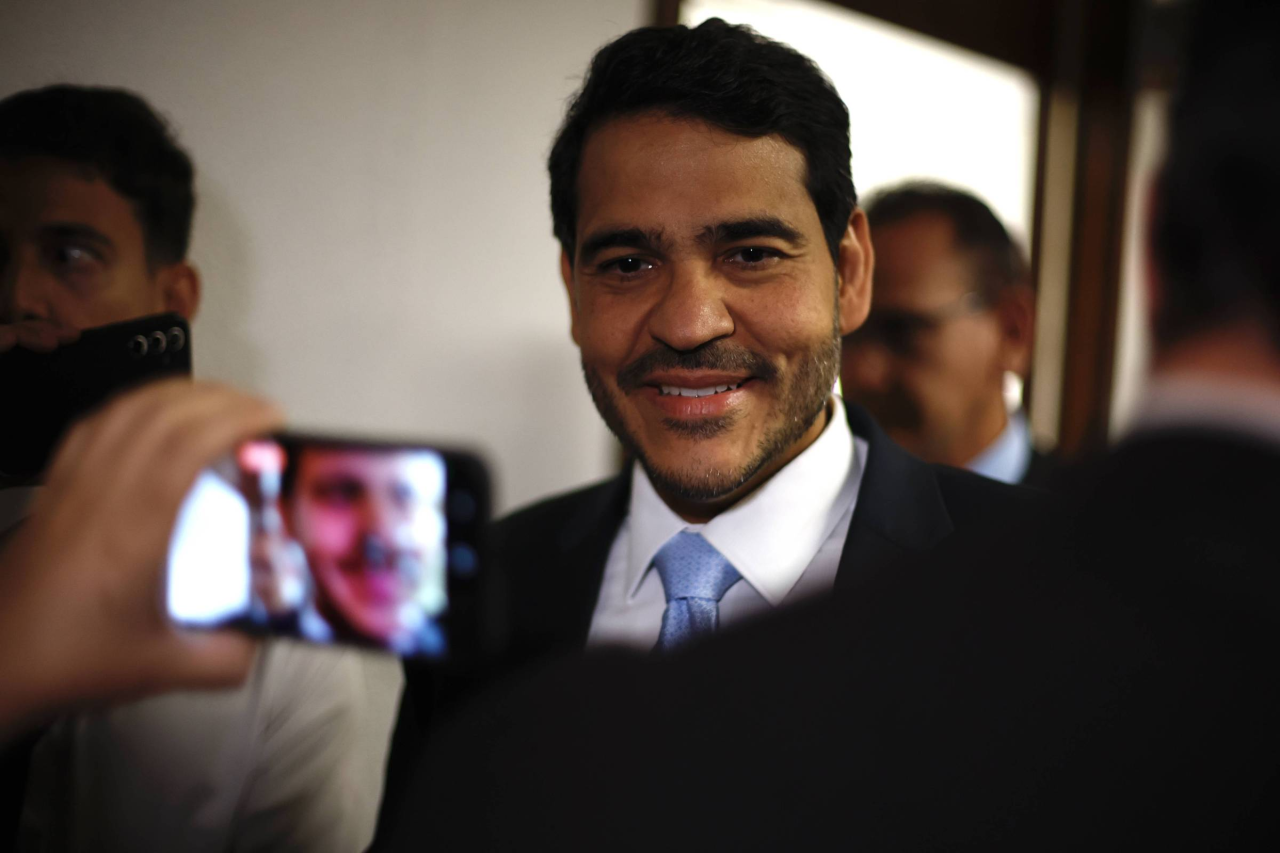 Hamilton Mourão em reunião com Jorge Messias