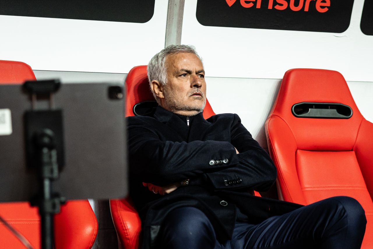 José Mourinho durante coletiva de imprensa