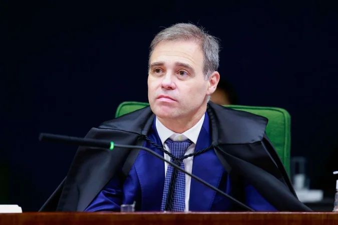 Agentes da Polícia Federal durante operação ligada a investigação sobre Weverton Rocha
