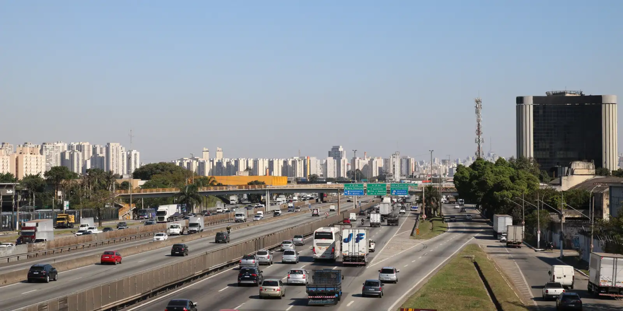 Trecho da Via Dutra em obras em Nova Iguaçu