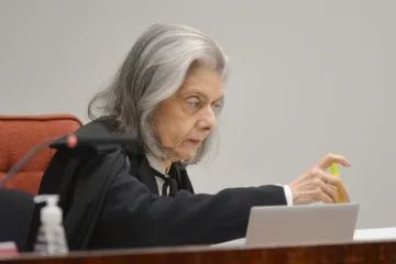 Ministra Cármen Lúcia no plenário do STF