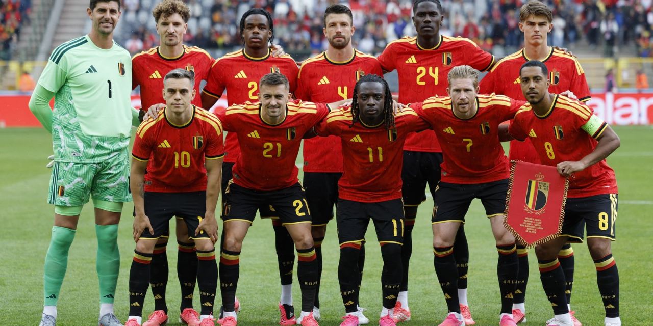 Jogadores das seleções do Grupo G em ação
