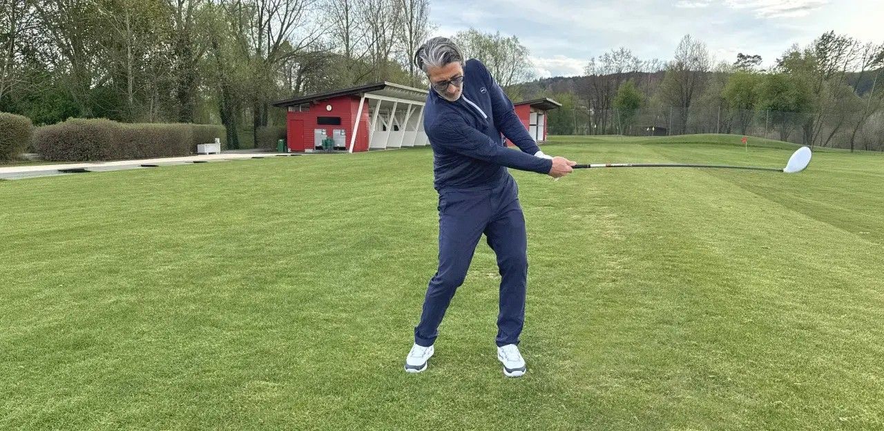 Murat Yakin à beira do campo
