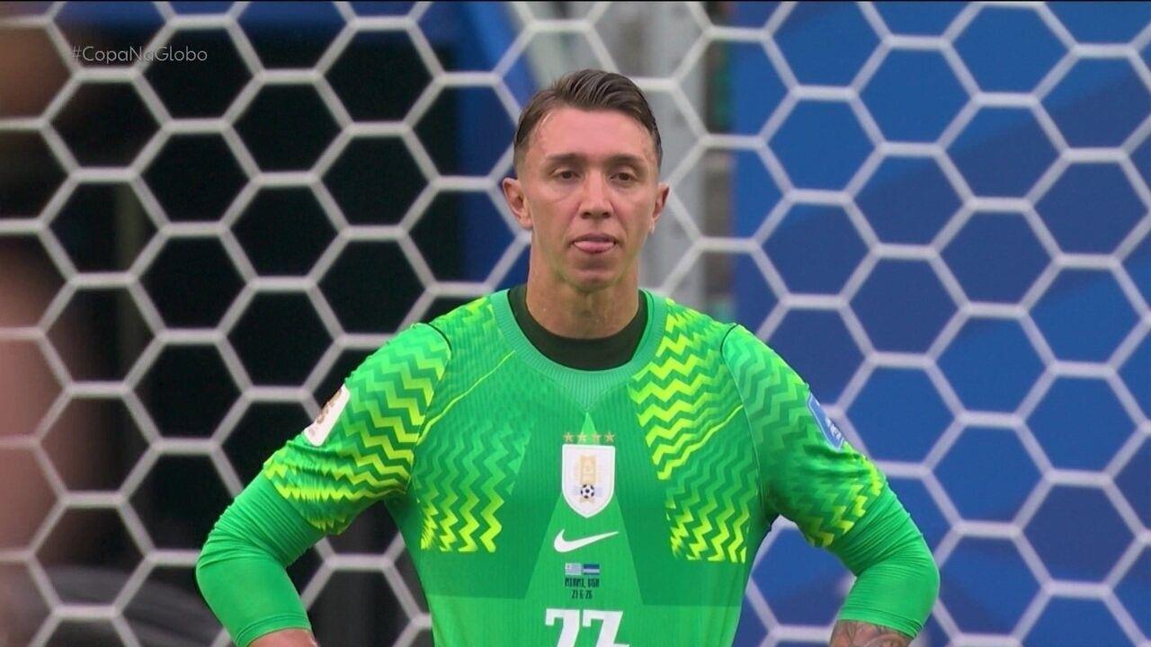 Muslera em ação pelo Estudiantes