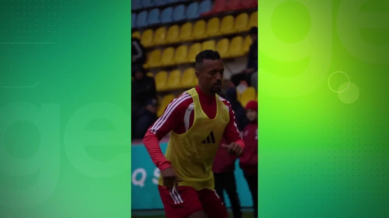 Nani comemorando gol com pirueta