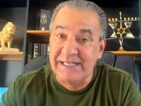 Pastor Silas Malafaia durante pronunciamento em que critica denúncia do STF e reafirma sua liberdade de expressão