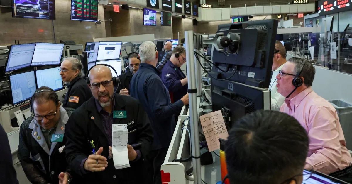 Painel eletrônico com cotações em Wall Street