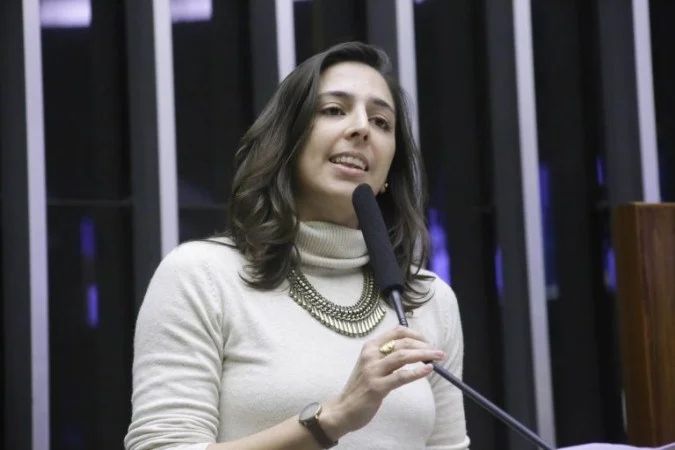 Natália Bonavides em pronunciamento