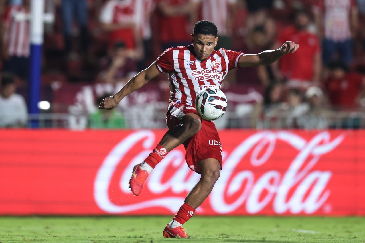 Hélio dos Anjos expulso durante Náutico x Operário