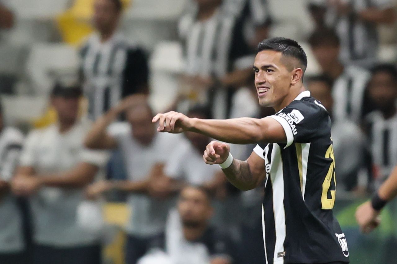 Cuello com a camisa do Atlético-MG em jogo