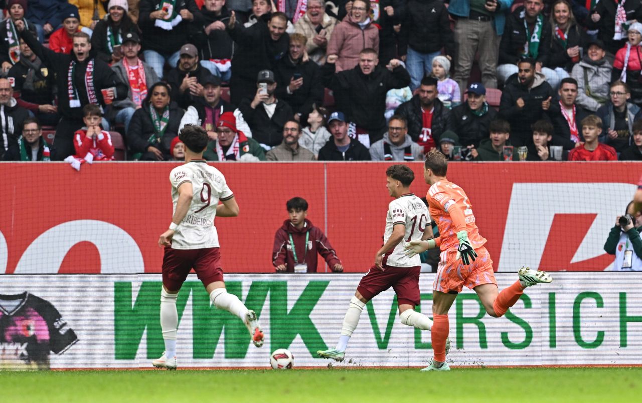 Manuel Neuer após erro que levou ao gol do Augsburg