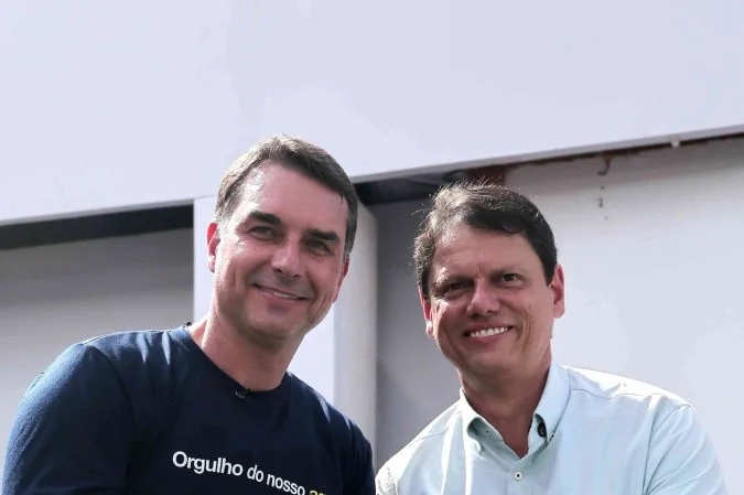 Lula e Flávio Bolsonaro em eventos de campanha