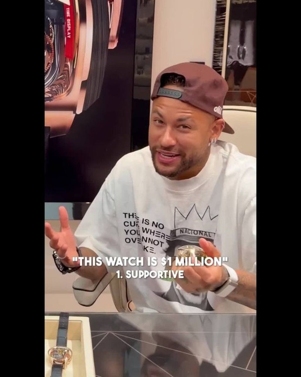 Neymar em frente a vitrine da Jacob & Company em Nova York