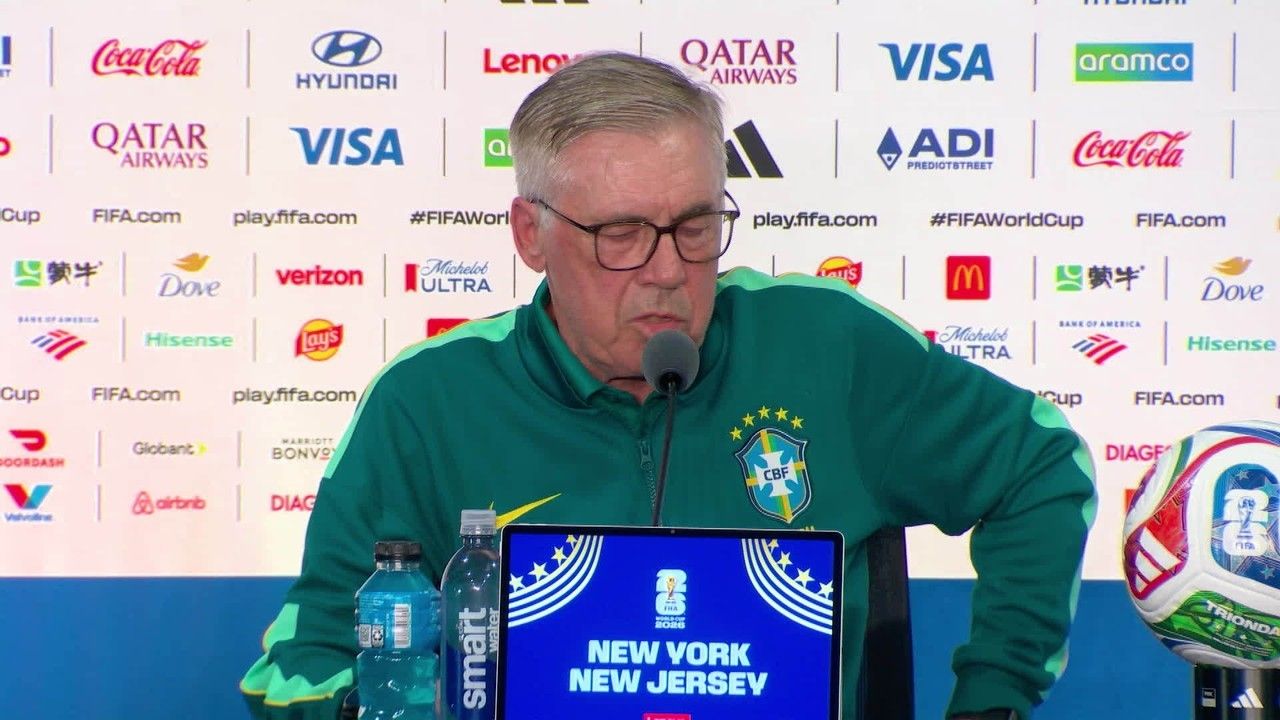 Neymar com a camisa azul da Seleção Brasileira