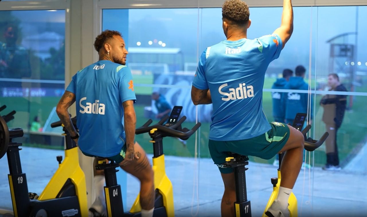 Neymar em apresentação na Granja Comary