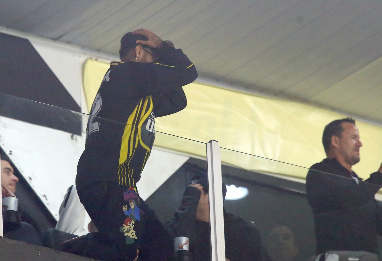 Neymar no camarote da Vila Belmiro