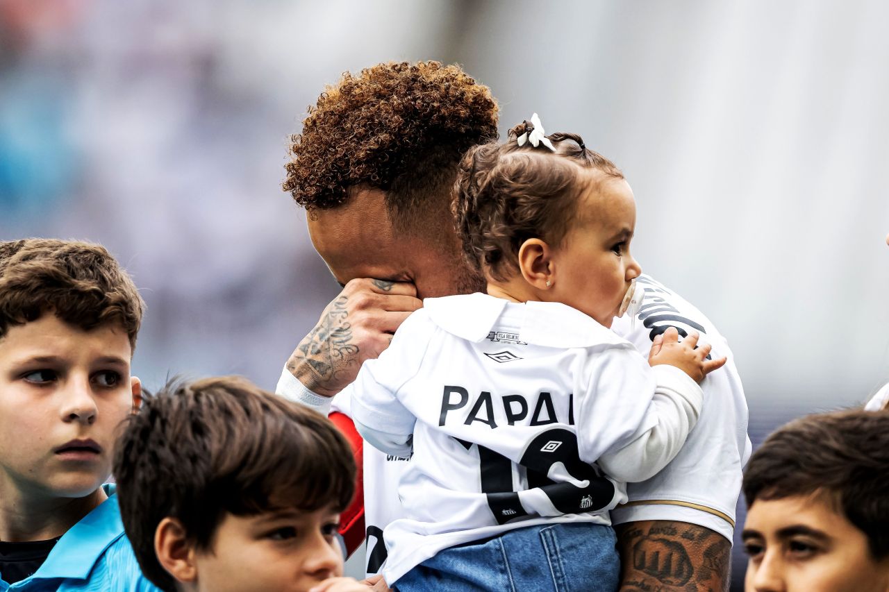 Neymar irritado no banco após substituição por engano