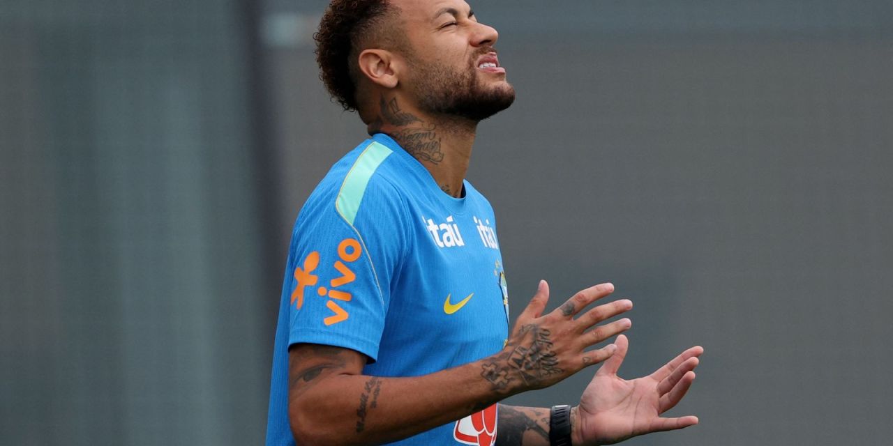 Neymar durante treino da seleção brasileira