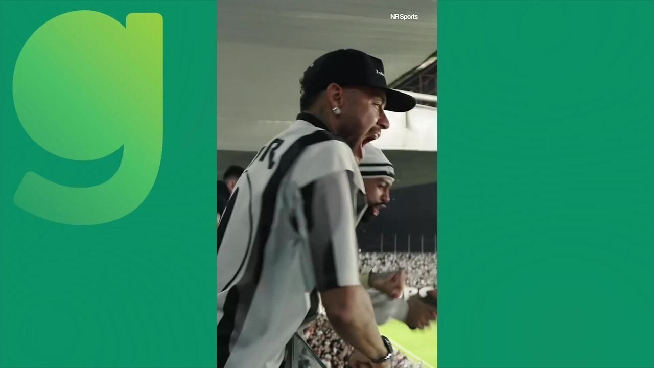 Neymar vibrando no camarote da Vila Belmiro durante jogo do Santos