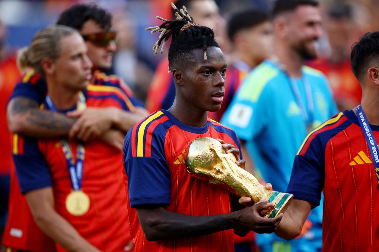 Nico Williams celebra título da Espanha