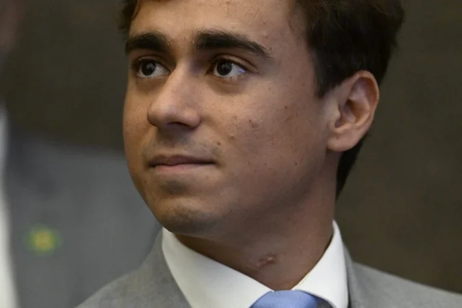 Troca de ataques nas redes entre Nikolas Ferreira e Jair Renan Bolsonaro