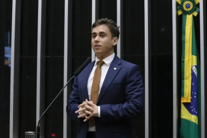 Deputado Nikolas Ferreira em plenário da Câmara