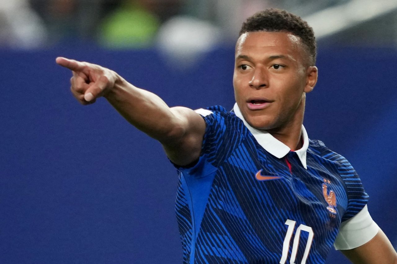 Haaland e Mbappé em campo