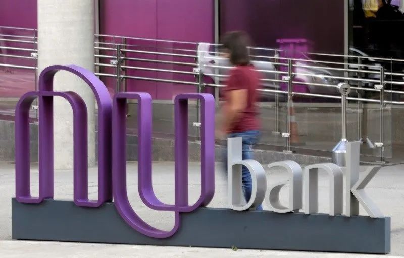 notificação falsa do nubank em tela de celular